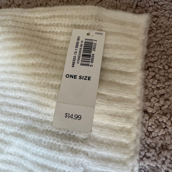 NWT Women’s Old Navy Cream Beanie OSFM - Picture 3 of 3